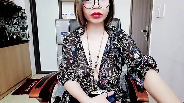 Miu-Le online show from November 18, 2025, 6:00 pm