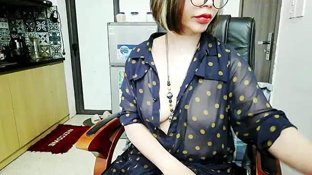 Miu-Le online show from November 6, 2025, 5:17 pm