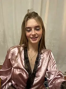 Snapshot of lovelly_molly chatting on February 5, 2025, 8:35 pm lovelly molly online show from February 5, 2025, 8:35 pm