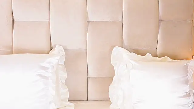 KiraKayleigh1 online show from November 11, 2025, 12:16 am