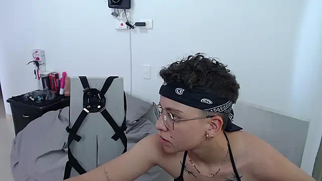 01antoniafranco online show from March 16, 2025, 8:10 pm