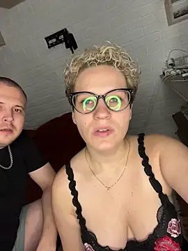 MrMrsRight online show from November 3, 2025, 11:36 am