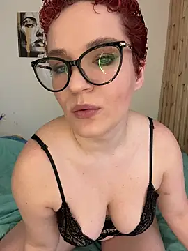 Snapshot of MrMrsRight chatting on May 4, 2026, 6:17 am MrMrsRight online show from May 4, 2026, 6:17 am