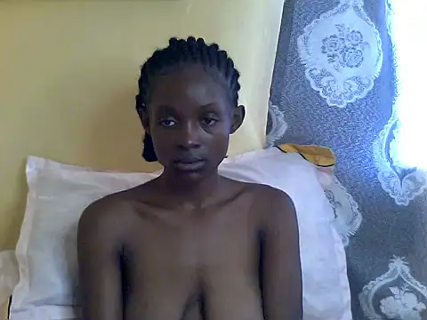 petite clara24 online show from November 21, 2025, 2:38 pm