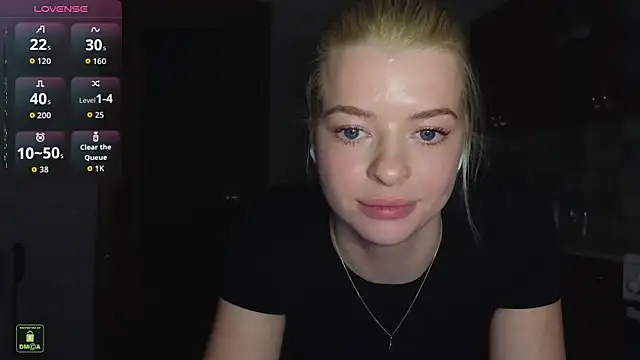 Snapshot of RinaBlondie chatting on December 17, 2025, 6:57 pm RinaBlondie online show from December 17, 2025, 6:57 pm