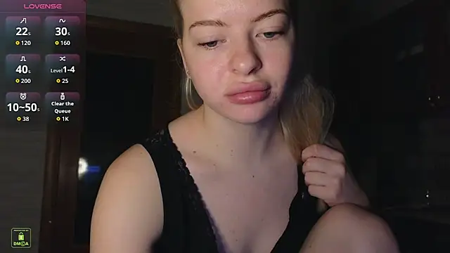 Snapshot of RinaBlondie chatting on January 10, 2026, 2:40 am RinaBlondie online show from January 10, 2026, 2:40 am