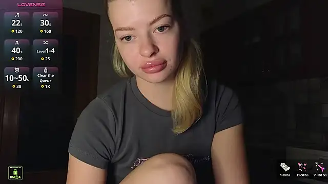 Snapshot of RinaBlondie chatting on January 13, 2026, 6:17 am RinaBlondie online show from January 13, 2026, 6:17 am