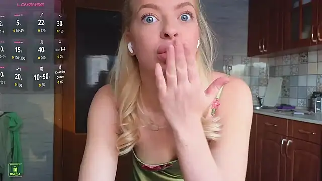 Snapshot of RinaBlondie chatting on February 18, 2026, 12:56 pm RinaBlondie online show from February 18, 2026, 12:56 pm