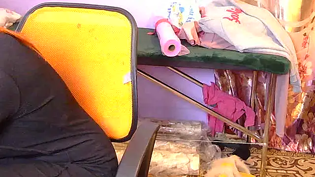  Kitti  online show from November 10, 2025, 9:58 am