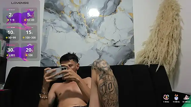 Snapshot of andy_dwels777 chatting on March 4, 2026, 8:16 pm andy dwels777 online show from March 4, 2026, 8:16 pm