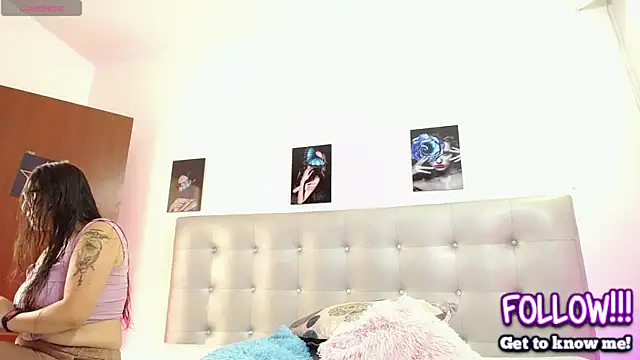 horny-juliette online show from April 8, 2026, 3:24 pm