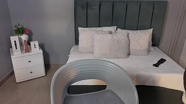 Alli cooper online show from April 16, 2026, 1:34 pm