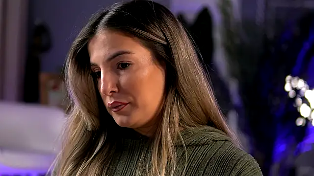 KellyMathews online show from November 15, 2025, 3:10 am