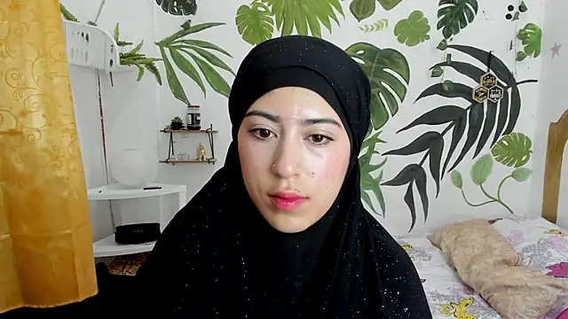 chaymae nah  online show from October 24, 2025, 11:04 pm