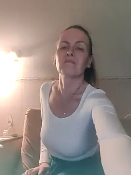 Evelina cute online show from December 5, 2025, 5:00 pm