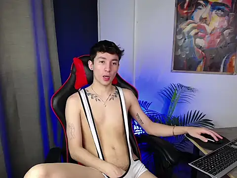 Snapshot of SebasstianGrand chatting on February 21, 2025, 11:43 pm SebasstianGrand online show from February 21, 2025, 11:43 pm