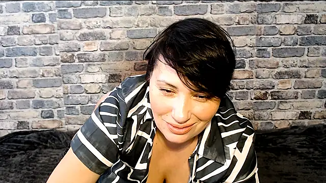 moly rushh online show from April 4, 2026, 11:17 am