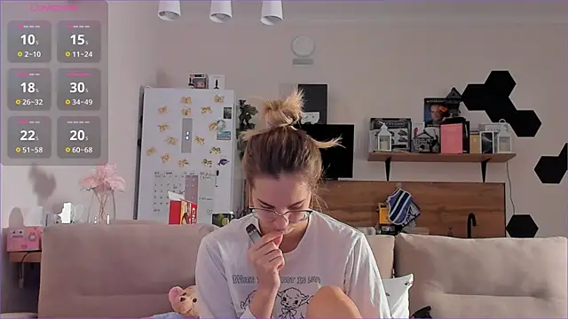 Girl alone home online show from November 14, 2025, 4:16 am