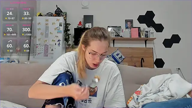 Girl alone home online show from December 20, 2025, 3:09 am