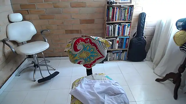 VioletaGomezCo online show from October 25, 2025, 1:12 pm