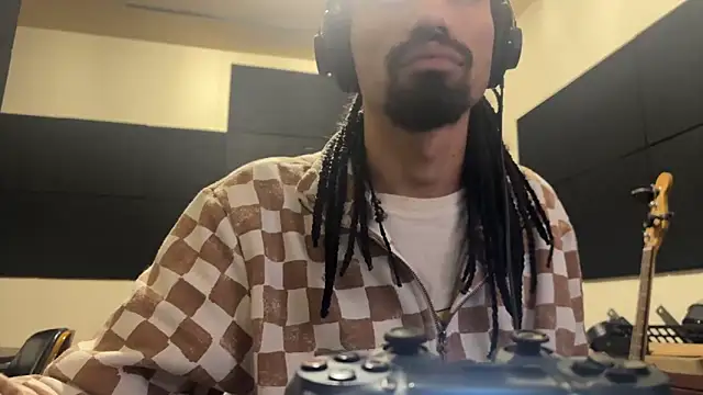 hotcamboy420 online show from November 25, 2025, 4:35 am