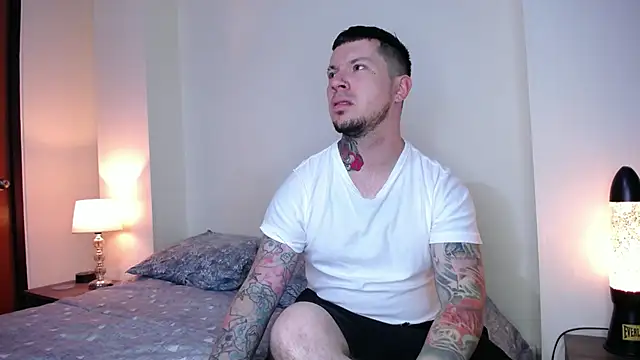 Snapshot of Adam_tatto chatting on January 22, 2025, 4:13 am Adam tatto online show from January 22, 2025, 4:13 am