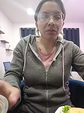 karlamorris  online show from October 23, 2025, 1:43 pm