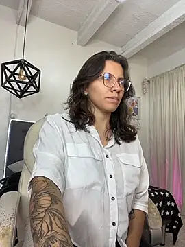 karlamorris  online show from May 9, 2026, 1:14 pm