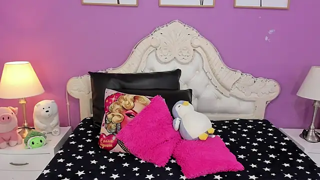 AlanaJones1 online show from June 3, 2026, 4:02 am