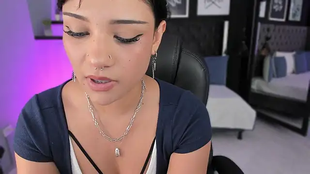 renee shelby  online show from March 9, 2026, 8:34 pm