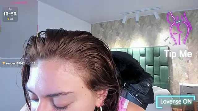 Snapshot of april_dumont chatting on November 21, 2025, 12:04 pm april dumont online show from November 21, 2025, 12:04 pm