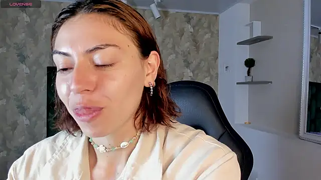 Snapshot of april_dumont chatting on January 10, 2026, 12:22 pm april dumont online show from January 10, 2026, 12:22 pm