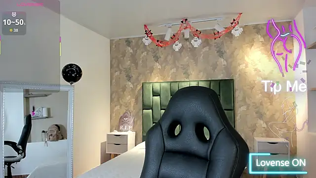 Snapshot of april_dumont chatting on October 23, 2025, 1:32 pm april dumont online show from October 23, 2025, 1:32 pm