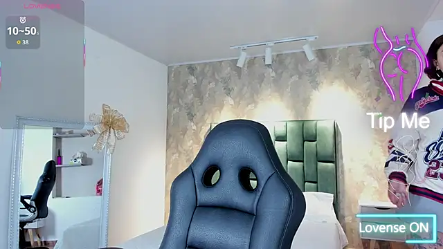 Snapshot of april_dumont chatting on November 25, 2025, 12:16 pm april dumont online show from November 25, 2025, 12:16 pm