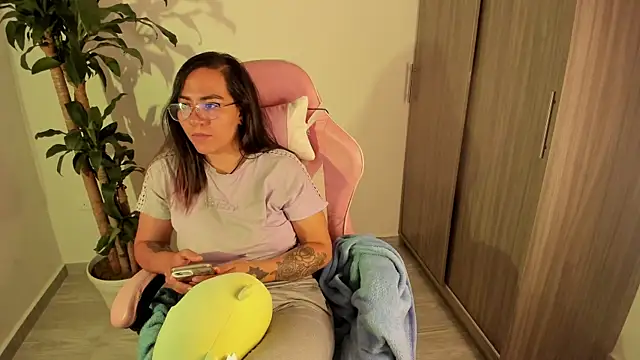 Sofi Martinezz0 online show from October 15, 2025, 2:21 am
