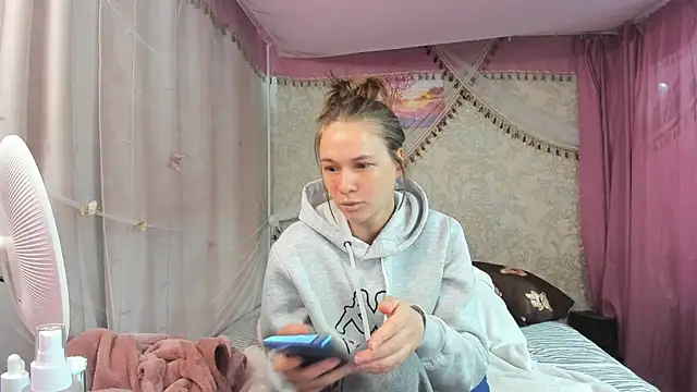 leila bambi  online show from April 10, 2026, 10:55 am