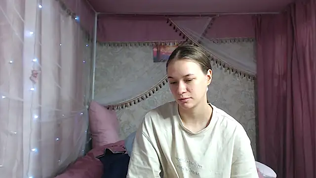 leila bambi  online show from November 26, 2025, 3:56 pm