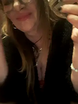 gildamilf online show from November 17, 2025, 4:44 pm