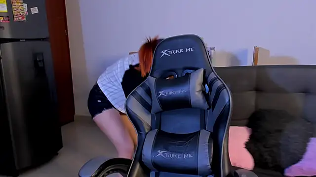 Amypond   online show from April 4, 2026, 8:15 pm