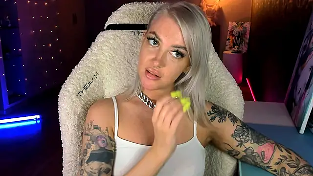 tykioty Miley online show from June 24, 2026, 3:32 pm