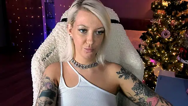 tykioty Miley online show from December 21, 2025, 1:24 pm