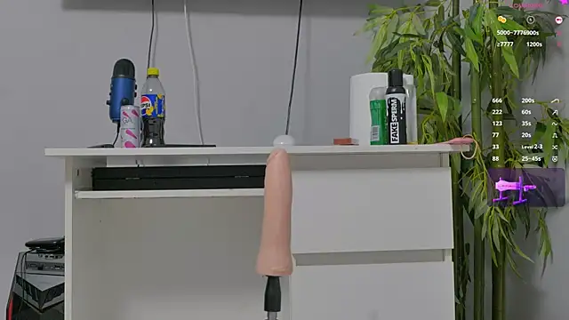 luckyalice  online show from December 16, 2025, 8:02 pm