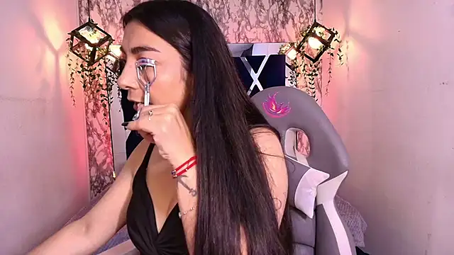 Karla hernandez  online show from October 24, 2025, 11:42 am