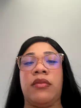 ashley Tompson1 online show from December 4, 2025, 1:32 pm