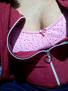 Priya Bong online show from October 18, 2025, 1:57 pm