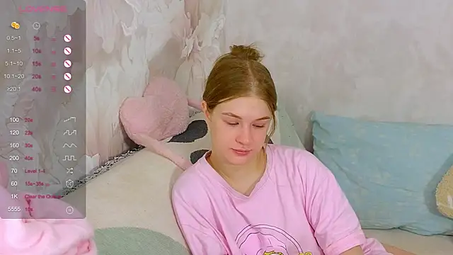 Snapshot of TrissMerigold9 chatting on November 22, 2025, 9:08 am TrissMerigold9 online show from November 22, 2025, 9:08 am