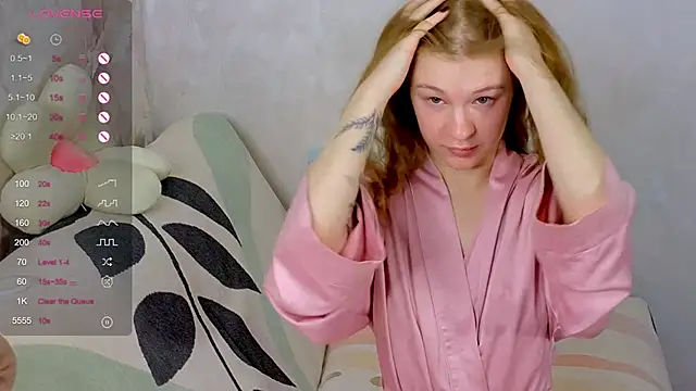 Snapshot of TrissMerigold9 chatting on October 30, 2025, 9:18 am TrissMerigold9 online show from October 30, 2025, 9:18 am