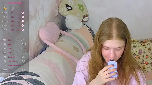 Snapshot of TrissMerigold9 chatting on December 18, 2025, 8:41 am TrissMerigold9 online show from December 18, 2025, 8:41 am