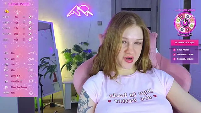 Snapshot of TrissMerigold9 chatting on February 28, 2026, 7:57 pm TrissMerigold9 online show from February 28, 2026, 7:57 pm