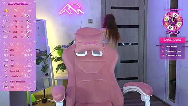 Snapshot of TrissMerigold9 chatting on February 25, 2026, 8:25 am TrissMerigold9 online show from February 25, 2026, 8:25 am